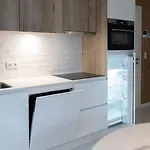 Modern 2-bedroom With Balcony Apartment